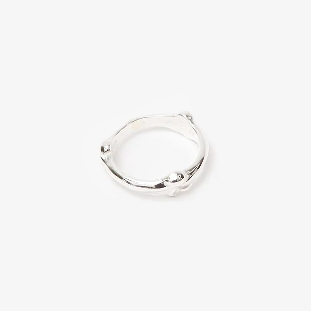 TheSoloist.  bone shaped band ring. silver [sspj.0019]