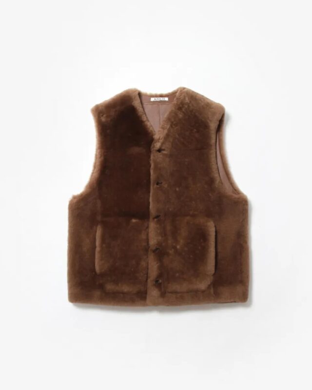 AURALEE STRAIGHT MERINO MOUTON FUR VEST BROWN [A25AV02MM]