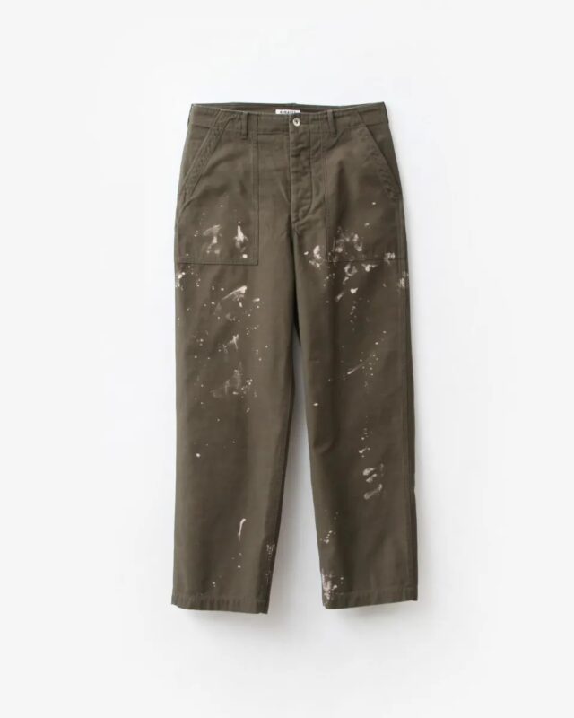 AURALEE WASHED BAGGY SATIN BLEACHED BAKER PANTS [A25AP01BP]