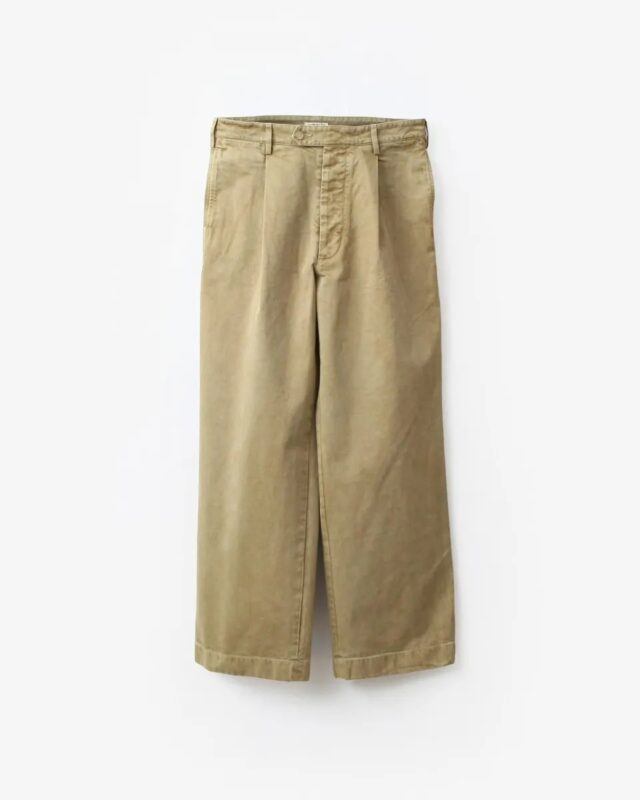 AURALEE PRODUCT DYED FINX CHINO ONE-TUCK PANTS [A25AP01CP]