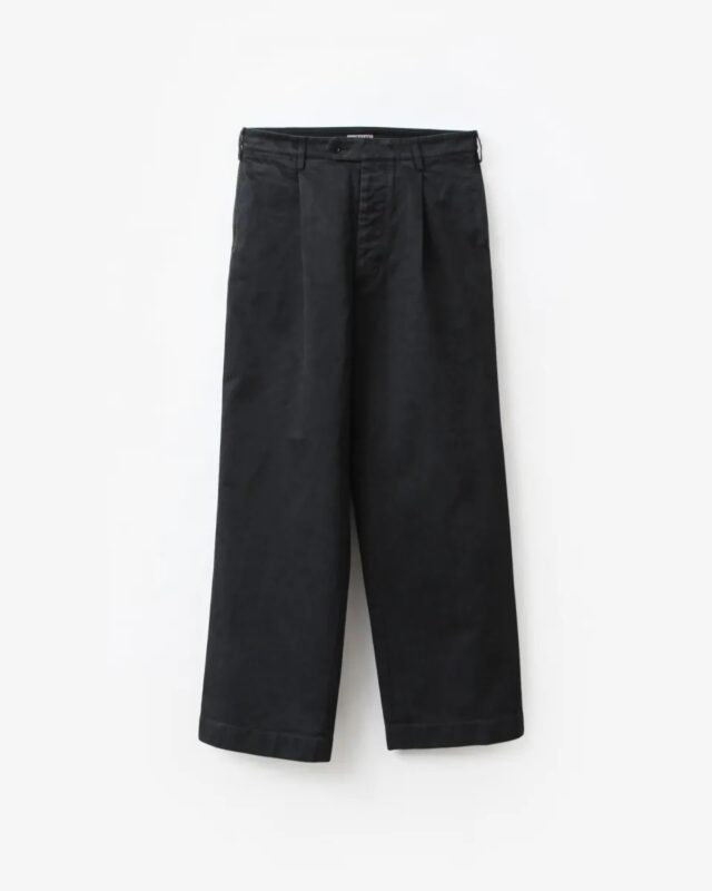 AURALEE PRODUCT DYED FINX CHINO ONE-TUCK PANTS [A25AP01CP]