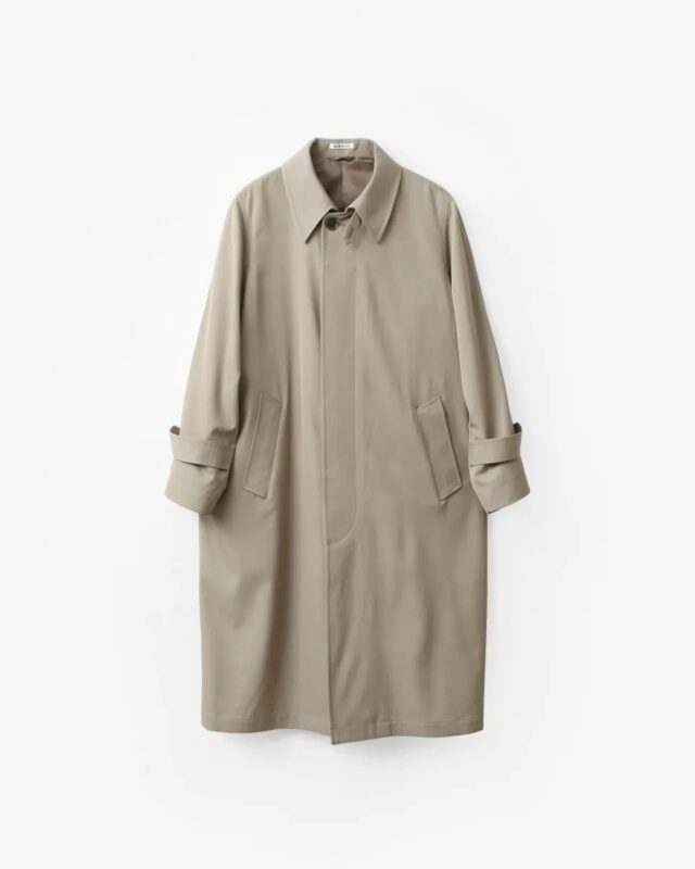 AURALEE LIGHT WOOL MAX GABARDINE COAT KHAKI BEIGE CHAMBRAY [A26SC01MG]