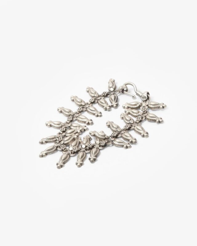 THARU SILVER BUD Bracelet