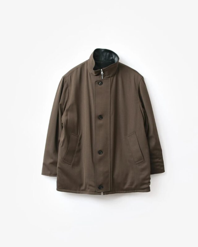 AURALEE REVERSIBLE WOOL TWISTED TWILL / SHEEP LEATHER HALF COAT [A26AC01AN]
